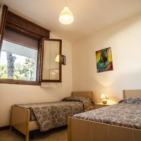 Nettes In Mit Grossem Garten Holiday home Lido di Volano